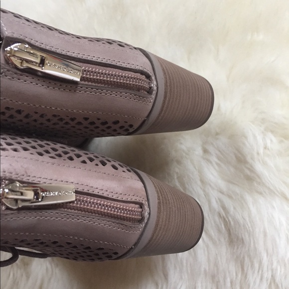 Vince Camuto Tulina Lace Up Sandals In Smoke Cloud - Picture 4 of 7